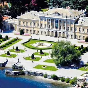 https://lora-como-apartment.it-lombardy.com